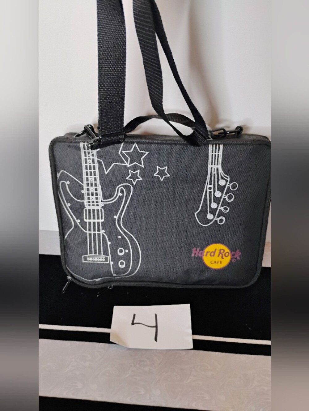 Hard Rock Cafe Guitar Messenger Bag Pin Holder 5 Pages Mesh Classic Logo